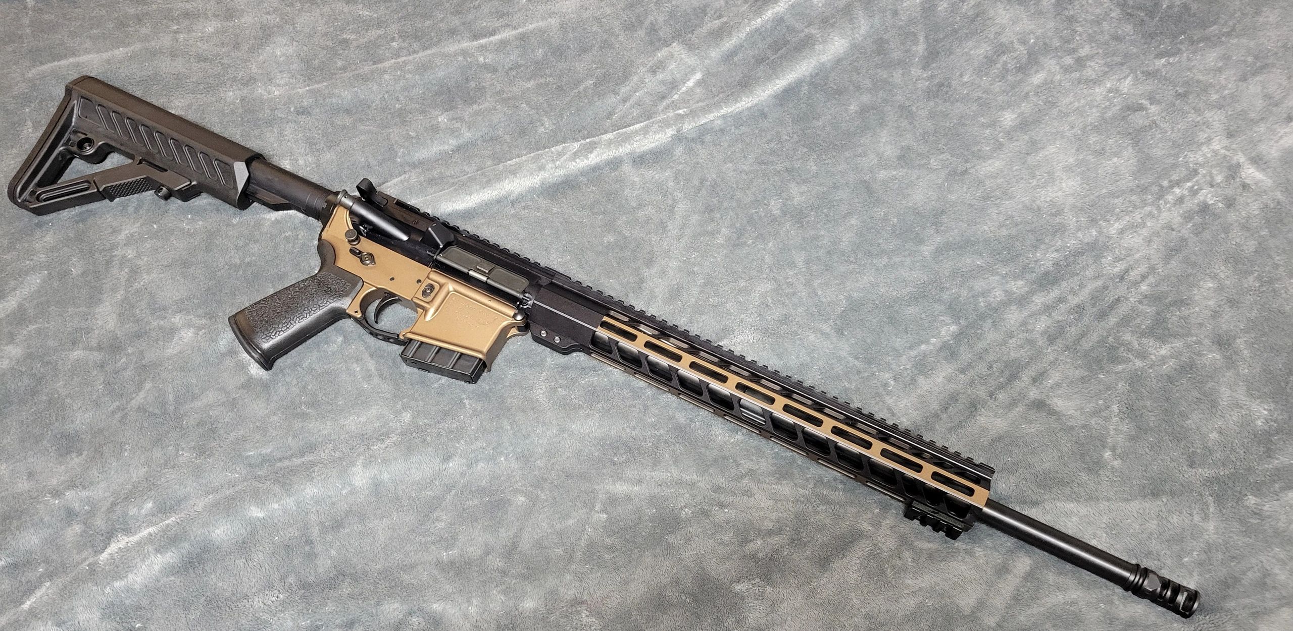 manitoucustomguns.com